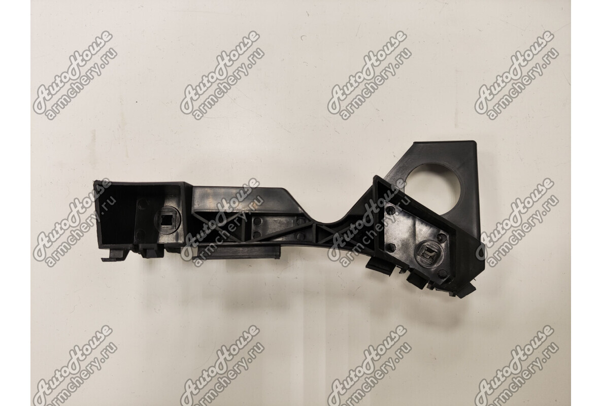 Кронштейн бампера переднего левый Lifan Solano (620) [1.6 16V 5MT седан]
