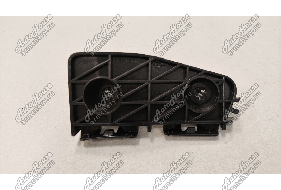 Кронштейн бампера заднего правый (короткий) Lifan X50 [1.5 16V CVT внедорожник]