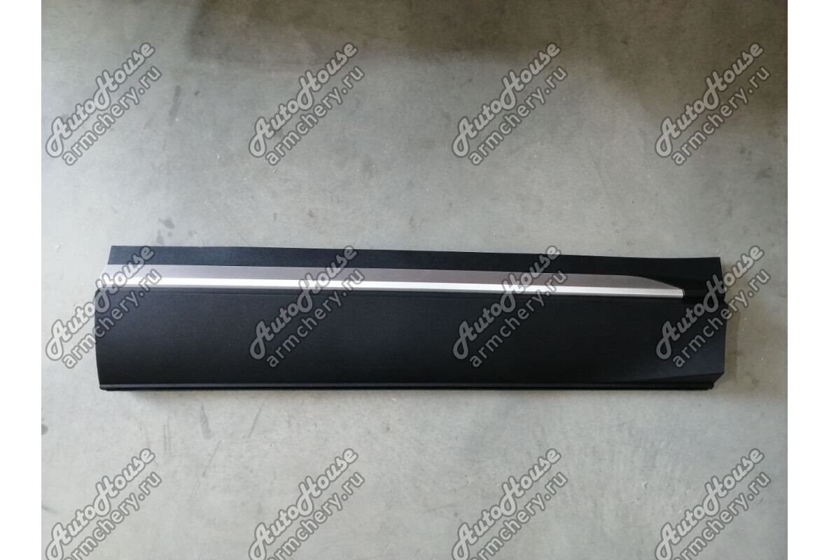 Накладка двери передней правой Changan CS35 PLUS [1.6 16V 6AT внедорожник]