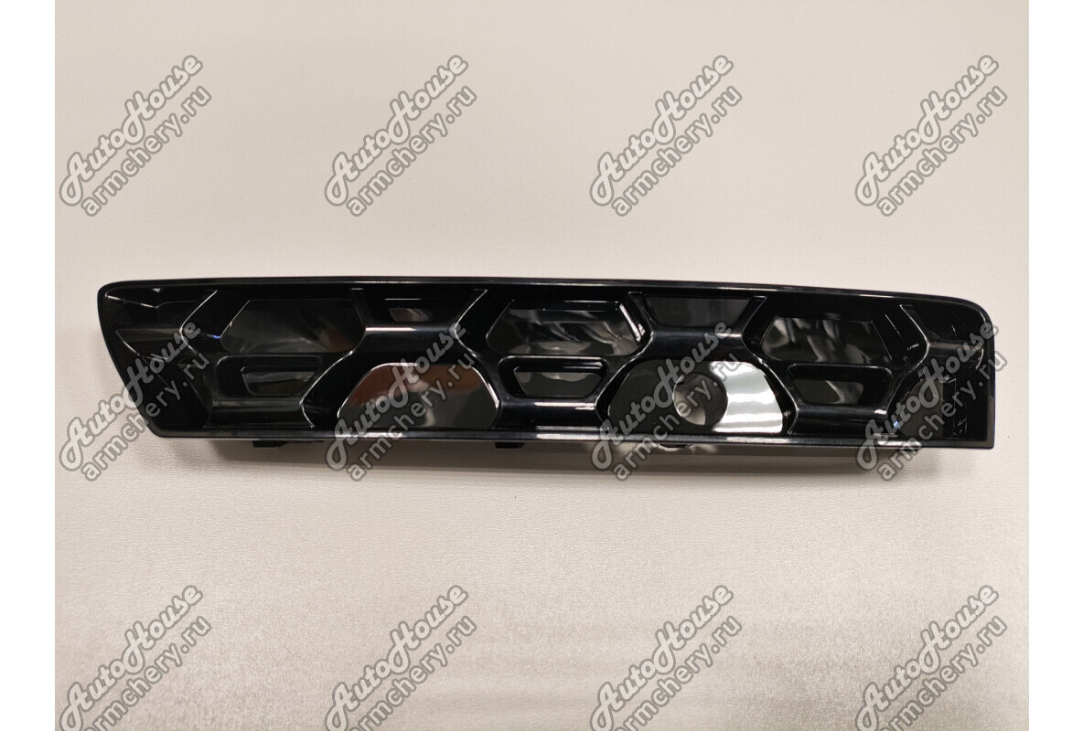 Решетка фонаря противотуманного левого Chery Tiggo 8 [1.5 16V 6AMT внедорожник]